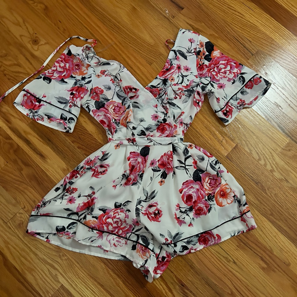 NWOT Floral  romper